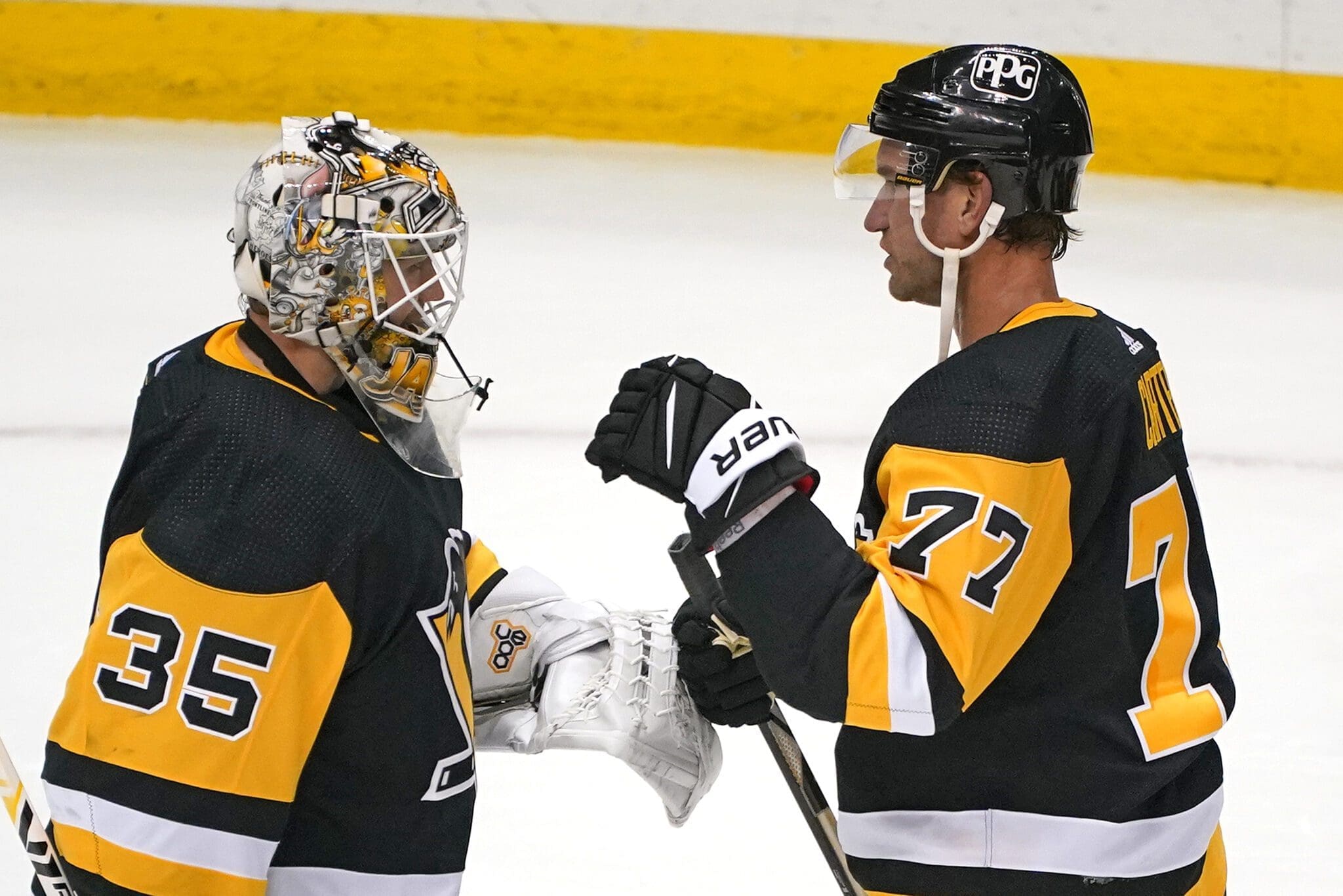 Pittsburgh Penguins' Jeff Carter (77) prepares for a face-off